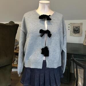 adorable grey cardigan with black velvet bows